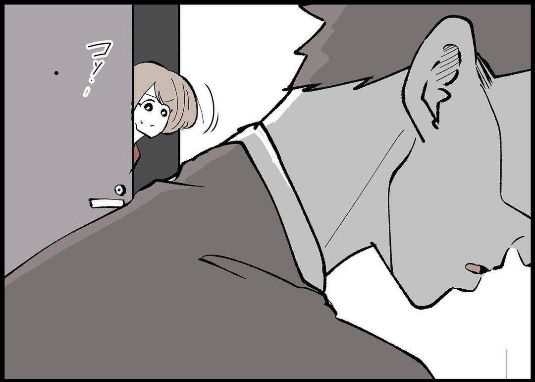 【漫画】帰宅と同時に鞄を床に投げつけ、なんとタバコを吸いだした【僕と帰ってこない妻 Vol.372】