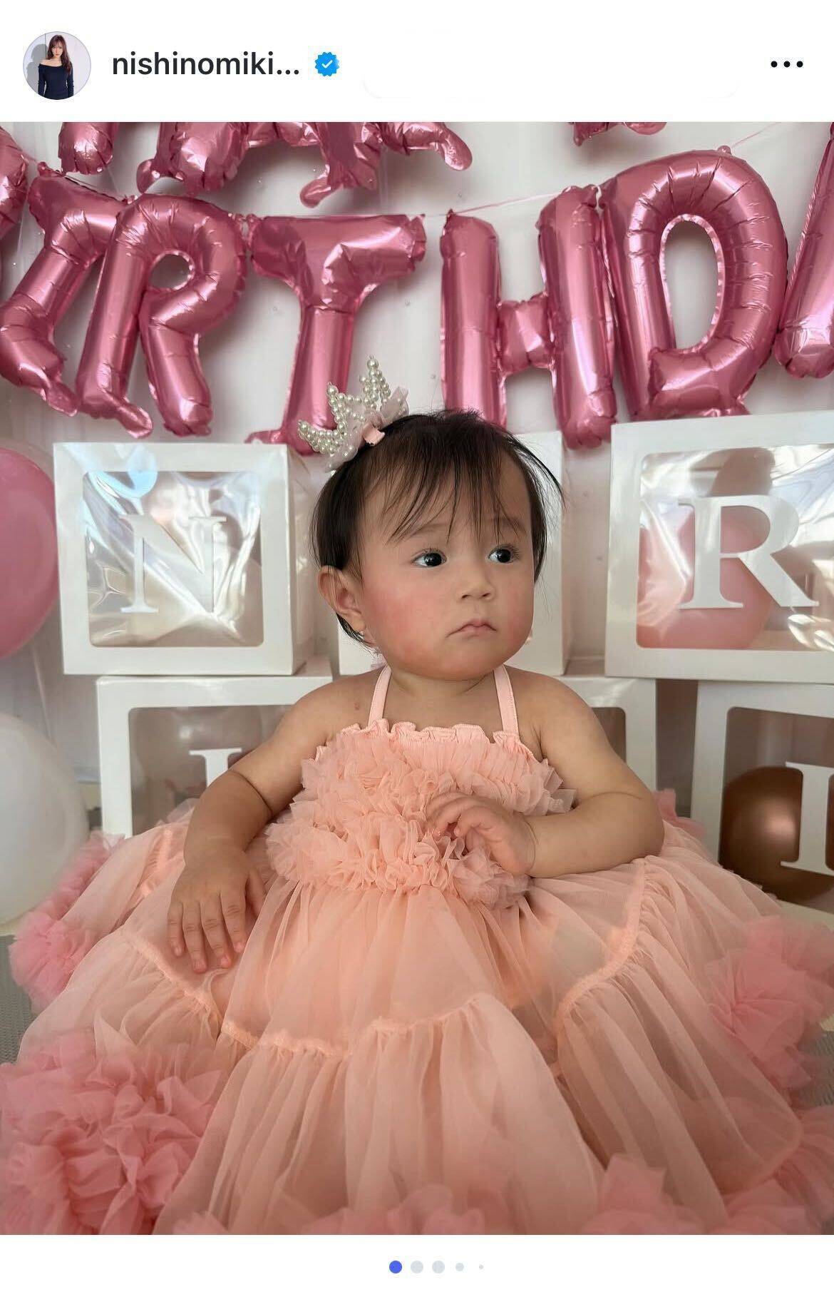 西野未姫、愛娘にこりちゃんの1歳誕生日を祝福「日々の成長が私の幸せ」 夫は「極楽とんぼ」山本圭壱