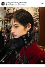 美麗ショット! 若月佑美、ヴァンパイア貴族に変身 FCイベントでハロウィン仮装を披露