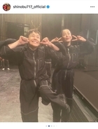 大竹しのぶ、宮沢りえとお揃いの楽屋着で大はしゃぎ 『リア王』公演報告