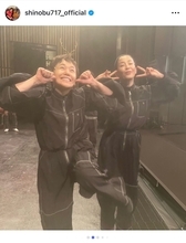 大竹しのぶ、宮沢りえとお揃いの楽屋着で大はしゃぎ 『リア王』公演報告