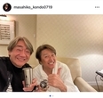 近藤真彦と野村義男、ライブツアーの合間に久々の部屋飲みを満喫