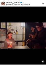 つるの剛士、「我が家の太陽!女神!」妻の誕生日を家族で祝福