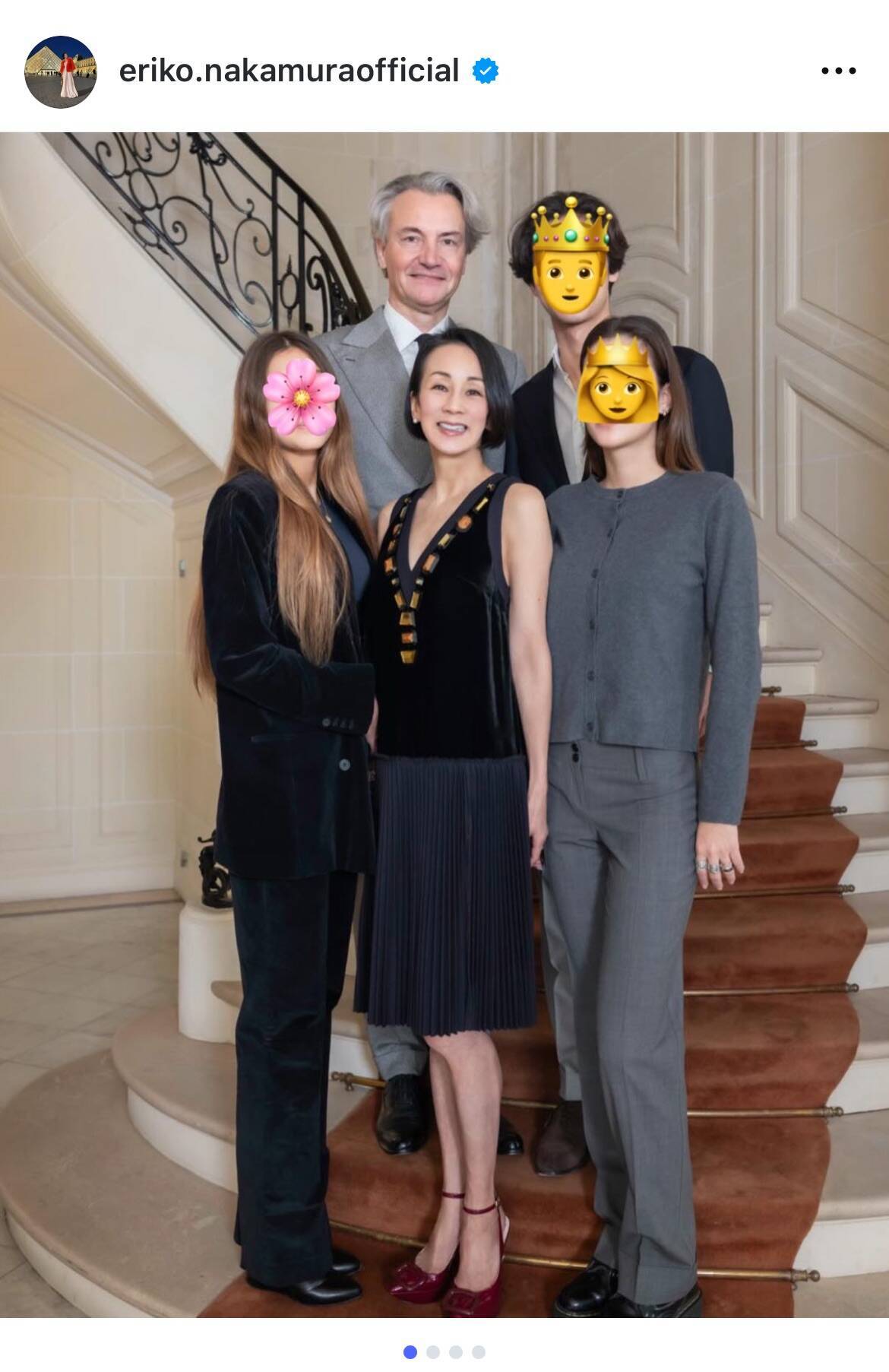 中村江里子、パリのアパルトマンで撮影した年末恒例の家族写真を公開「大切な子供達の成長の記録」