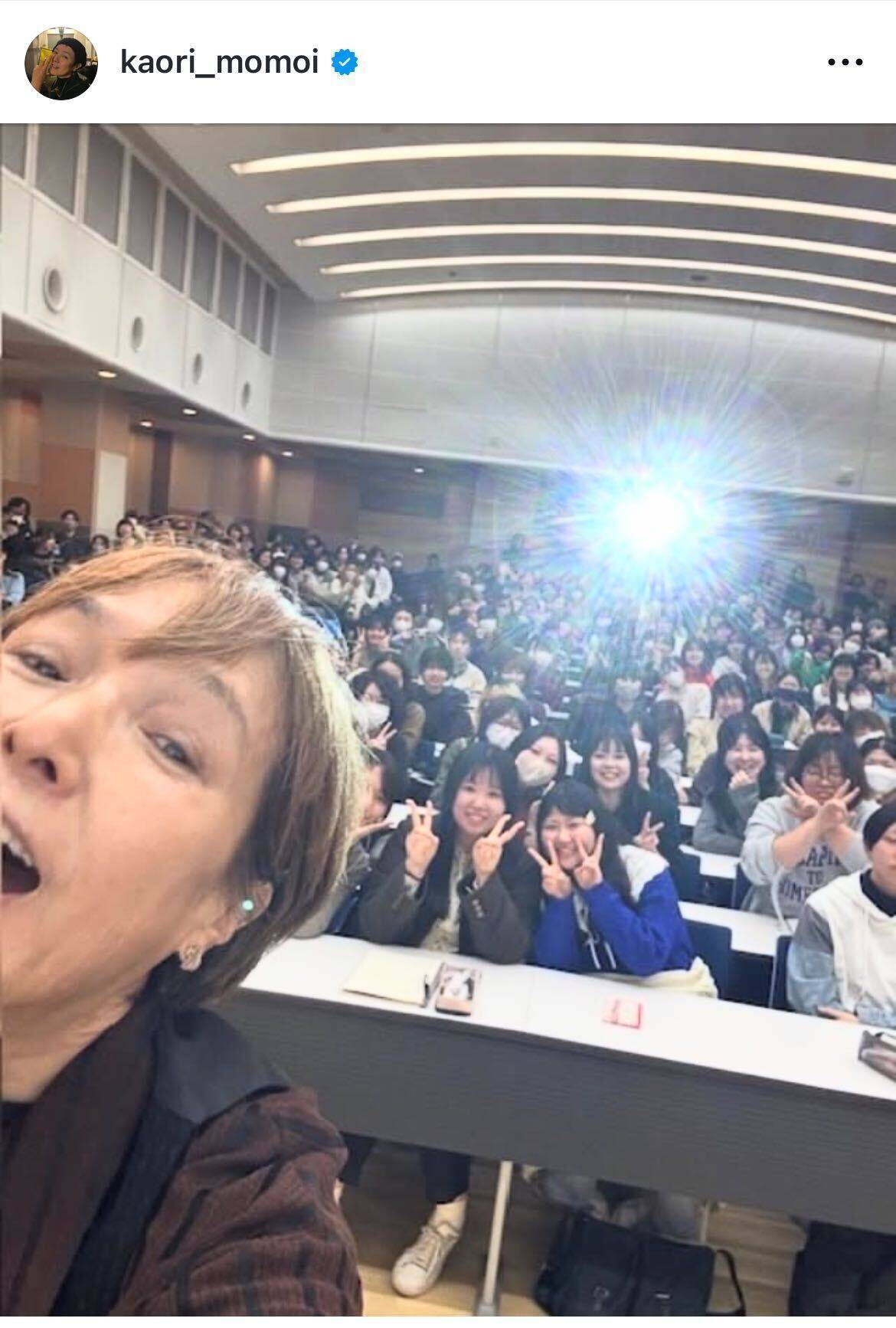 桃井かおり、女子美大で授業を行う姿を公開「時々、女子美の先生なのさ」