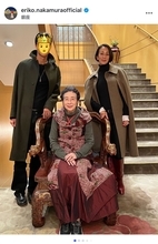 中村江里子、家族と過ごす東京滞在 「女帝と臣下達ショット」が恒例に