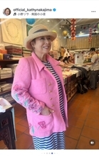 キャシー中島、古いシャネルジャケットを刺繍でリメイク　ベトナムでアネモネの花を施し蘇らせる