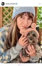 工藤静香、愛犬ビビとの微笑ましい日常を公開「前代未聞のツンデレ　半端ない」