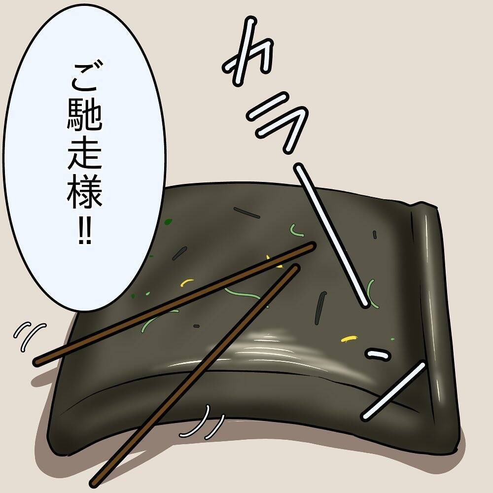 【漫画】妹が先輩の手をパシッと叩いて注意「意地汚いですよ！」【女は少食で然るべき Vol.17】