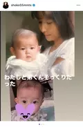 中川翔子、双子の赤ちゃんが生後4か月に　寝返りやずり這いの成長を報告
