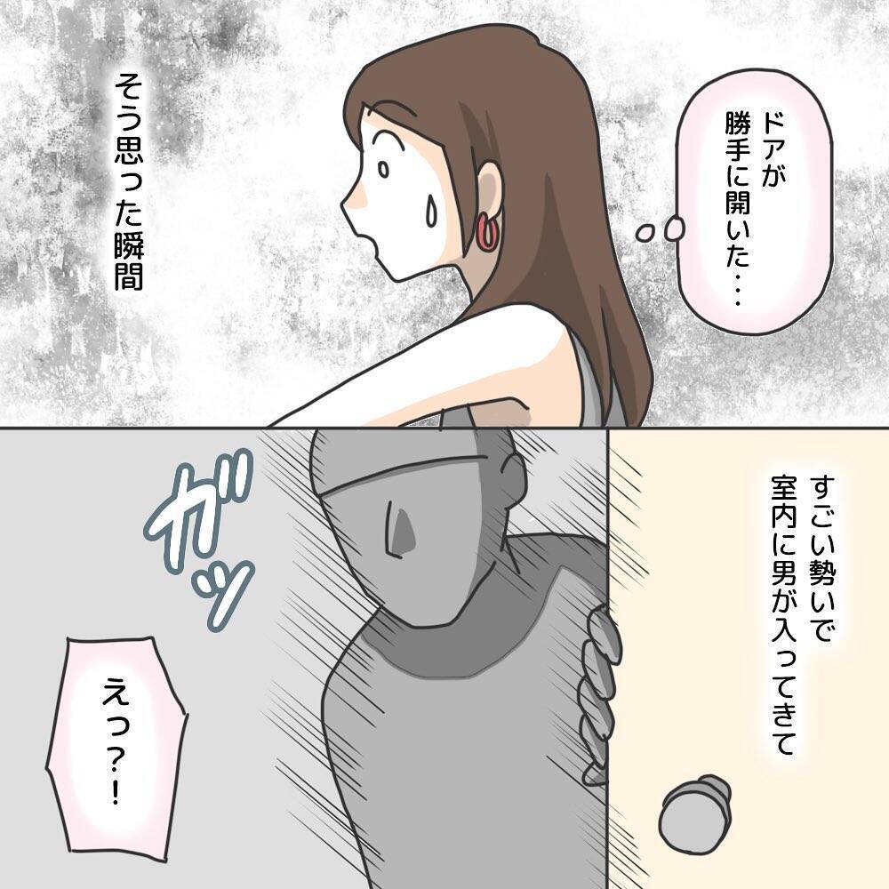 「ドッキリ？ いや変質者だ！」帰宅直後に玄関ドアが外から開いた!? 男が「やらせろ」と迫り…【漫画】