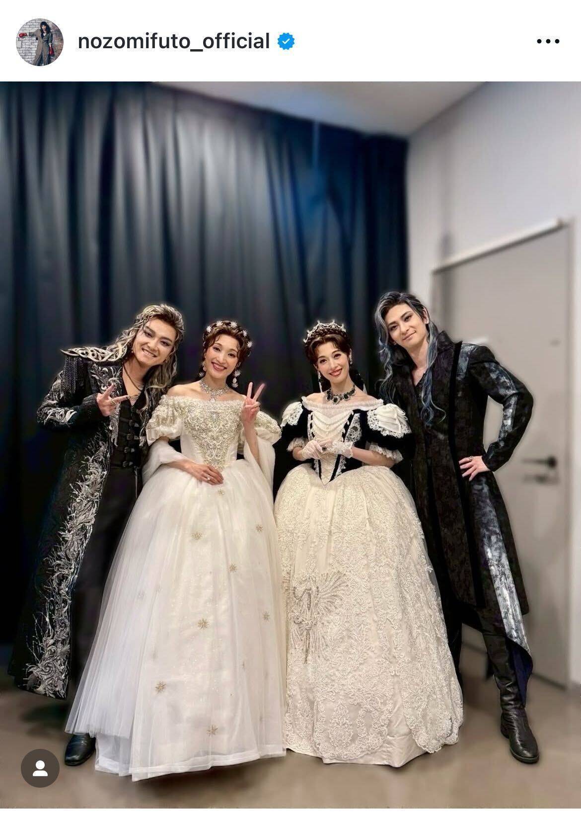 望海風斗、ミュージカル「エリザベート」東京公演千穐楽で貴重な4ショット公開