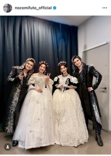 望海風斗、ミュージカル「エリザベート」東京公演千穐楽で貴重な4ショット公開