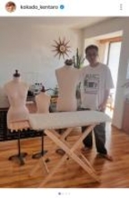 ロッチ・コカド、我が家・坪倉からアイロン台の誕生日プレゼント受け取る