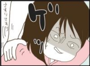 【漫画】陣痛に苦しむ私の肩をさする養父　なんか気持ち悪い！【マジメだと思ってた義父は… Vol.4】
