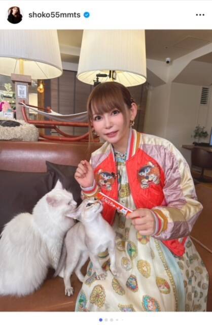中川翔子、猫カフェでの番組収録と赤ちゃんの寝返りマスターを報告