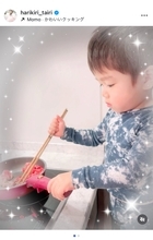 平愛梨、2歳児のお弁当作り手伝いに驚き「フライパンの振り方うまッ」