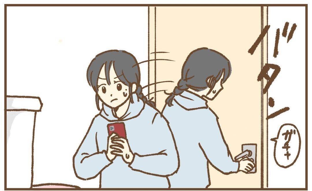 【漫画】納得したと見せかけて夫のスマホを奪い、トイレに立てこもる！【保育園トラブル Vol.38】