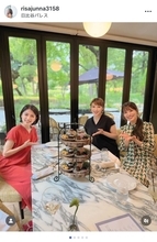 純名里沙、宝塚の後輩と「ヌン活」 日比谷パレスで優雅なアフタヌーンティー