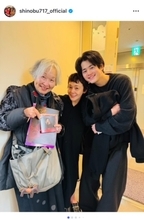 大竹しのぶ、鈴鹿央士らとの楽屋での3ショットを公開「みーんな優しいなあ」