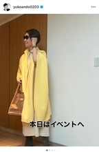 安藤優子、黄金色の銀杏にインスパイアされたイエローマントで化粧品イベントへ