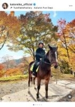かとうれいこ、初の乗馬体験で秋の紅葉を満喫　乗せてくれたのは「ちょっと繊細な男の子の武蔵」