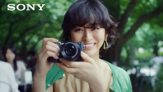 「娘の一瞬の表情を逃さず切り取る」 瞳を自動で追うミラーレス一眼