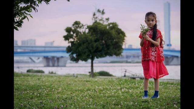 「娘の一瞬の表情を逃さず切り取る」 瞳を自動で追うミラーレス一眼