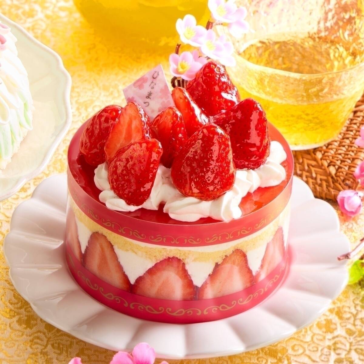 春色のデコレーションが華やか！ 人気のシャトレーゼが「ひなまつりケーキ」を期間限定販売