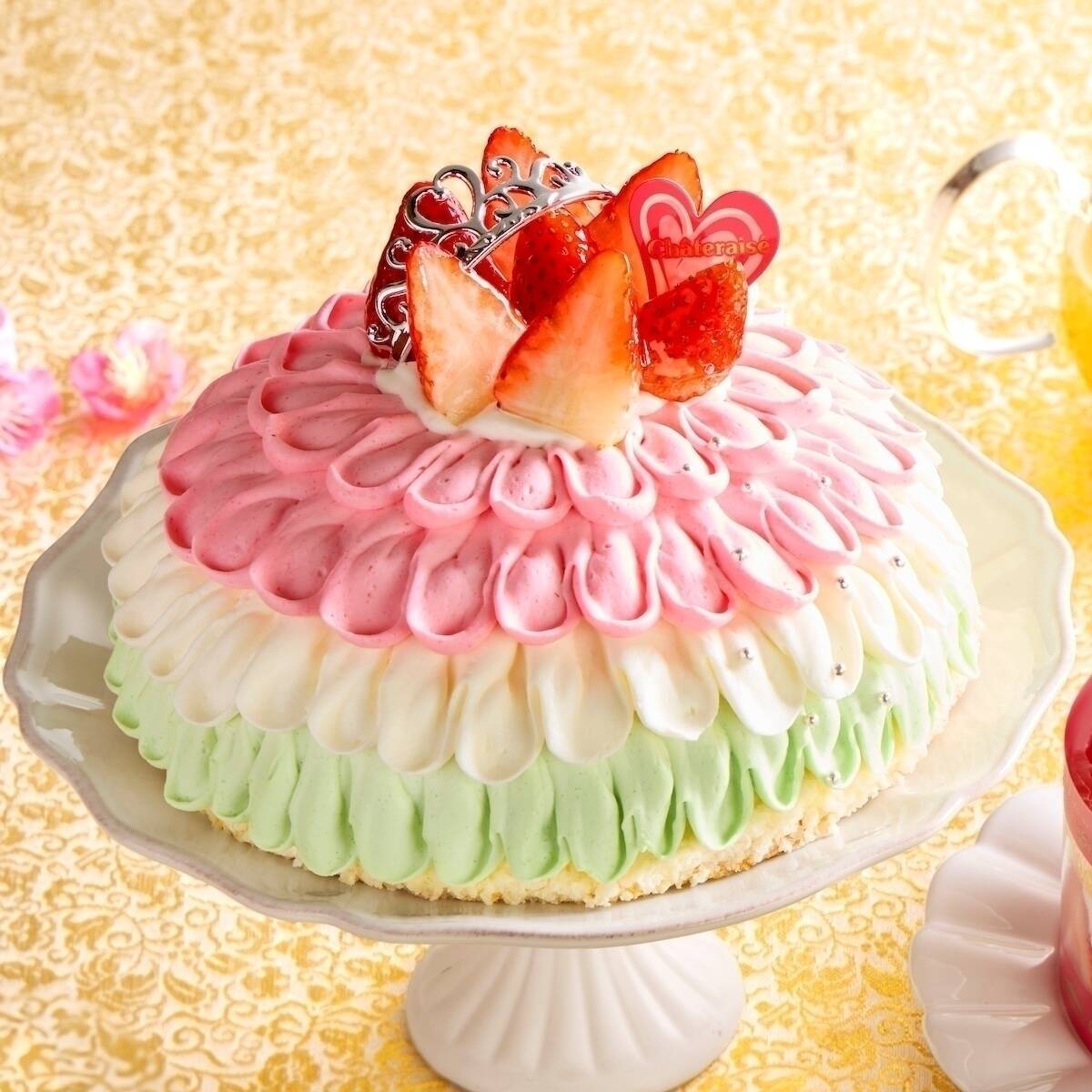 春色のデコレーションが華やか！ 人気のシャトレーゼが「ひなまつりケーキ」を期間限定販売