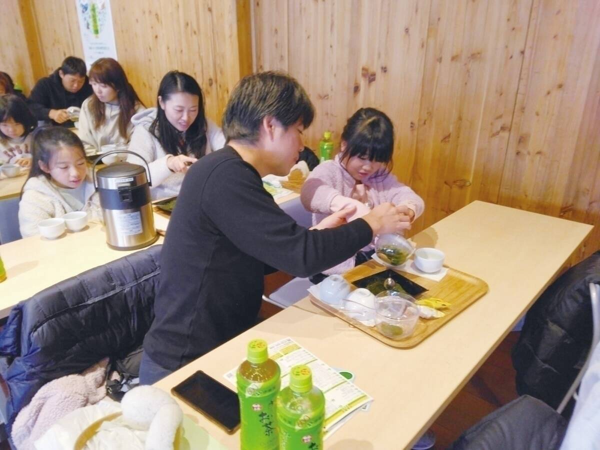 中谷美紀の懐かしいCMも放映！「お茶の文化創造博物館」「お～いお茶ミュージアム」が東京・新橋に誕生