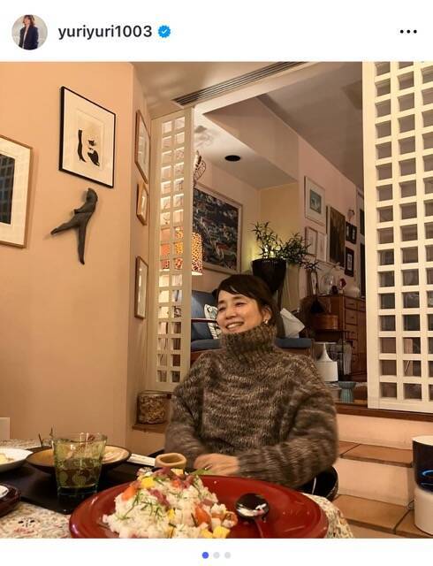 石田ゆり子、久しぶりのインスタ投稿「元気です」 新年をおしゃれな空間で祝福