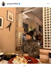 石田ゆり子、久しぶりのインスタ投稿「元気です」 新年をおしゃれな空間で祝福
