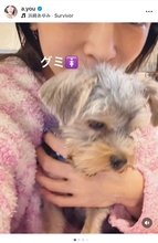 浜崎あゆみ、障害を持つ2頭の保護犬と新生活をスタート「だから君と僕は生き抜こう」
