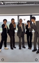 関口メンディー、唐沢寿明がノリノリにダンスする撮影現場を公開「チームワーク最高」