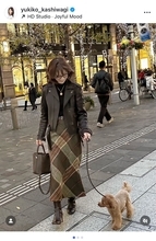 柏木由紀子、ライダースジャケットに甘めスカートでファッション新境地