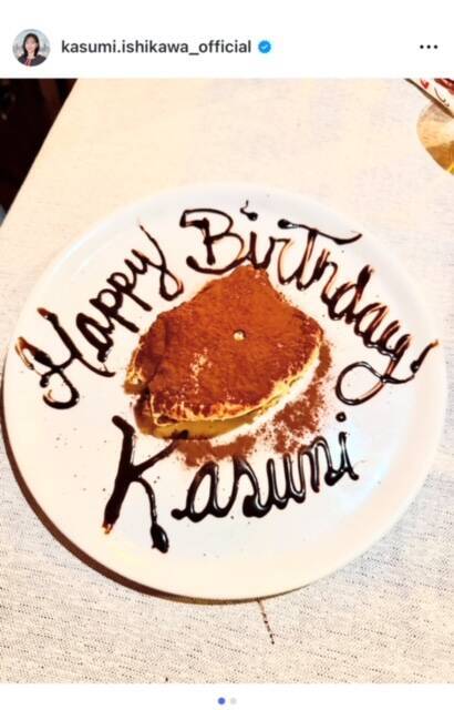 石川佳純がミラノで迎えた33歳の誕生日　特大ティラミスで祝福