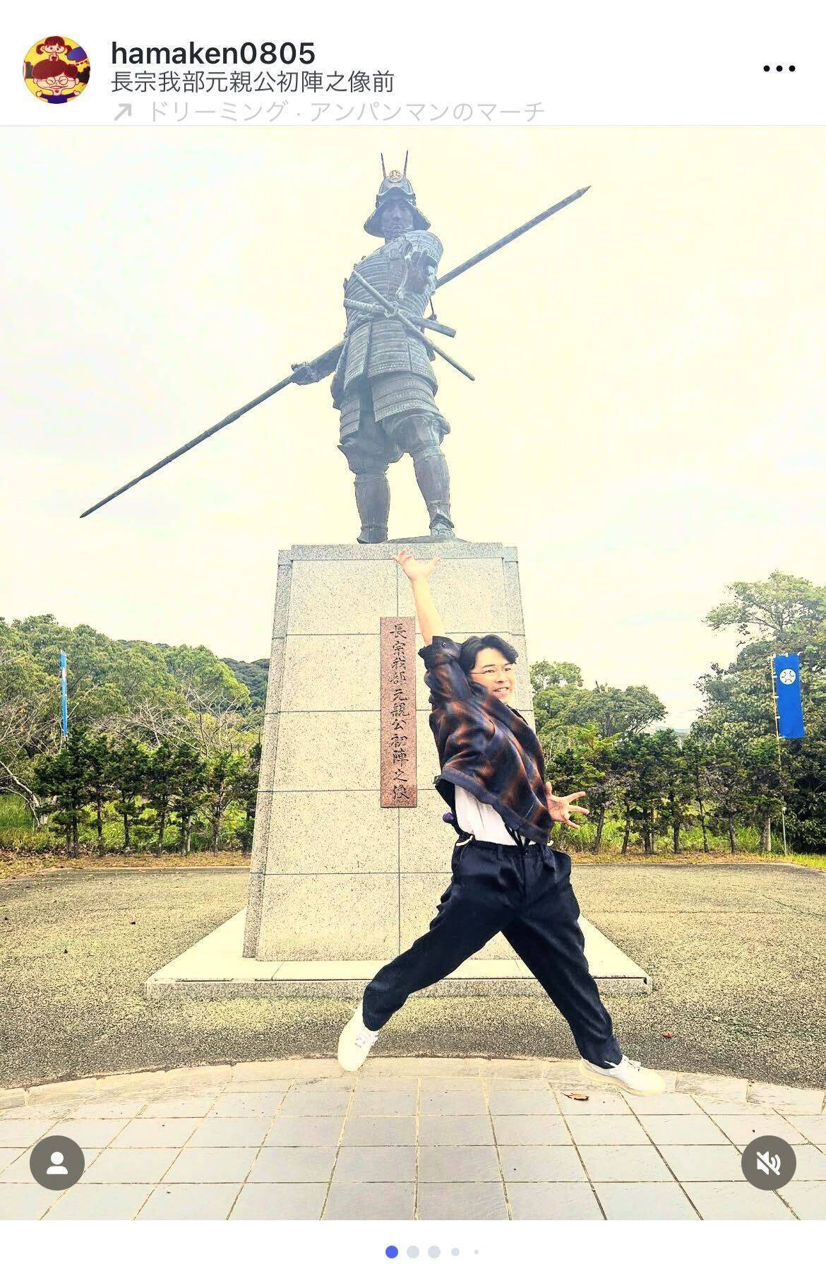 浜野謙太、「旅サラダ」で高知へ　長宗我部元親像と記念撮影＆『夏草の賦』への愛も爆発