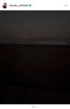 志穂美悦子、釣ヶ崎海岸で人生初の真っ赤な月の出を目撃「今年は、はなっからなんかある？」