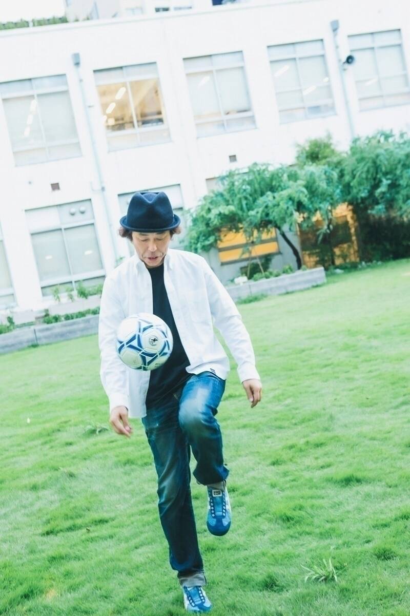 「僕は日本のサッカーにひれ伏してる」 “サッカー大好き芸人” 平畠啓史流 Jリーグの楽しみ方
