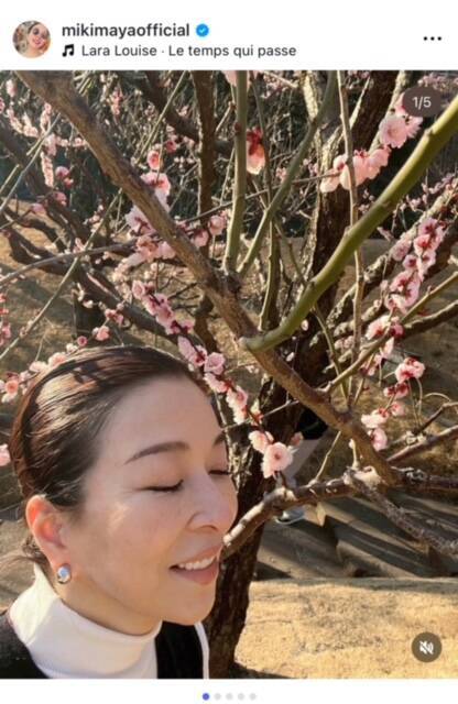 真矢ミキ、熱海で梅の花と美術館を満喫　国宝の屏風絵に感動