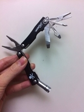 「Smart」3月号付録「ＬＥＤライト付き８大マルチツール」が使える、買いっ！