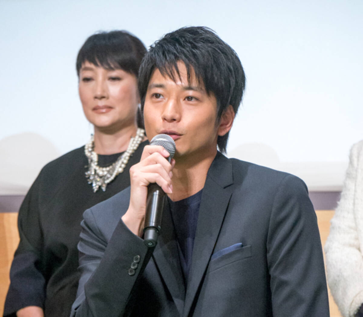 現金10億円分の札束 テレ朝のお金なの 向井理主演 遺産争族 制作発表レポ エキサイトニュース