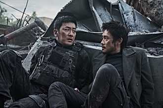 『白頭山大噴火』韓国映画界の二大スター、イ・ビョンホン＆ハ・ジョンウが銀幕で感情をぶつけ合う贅沢さ