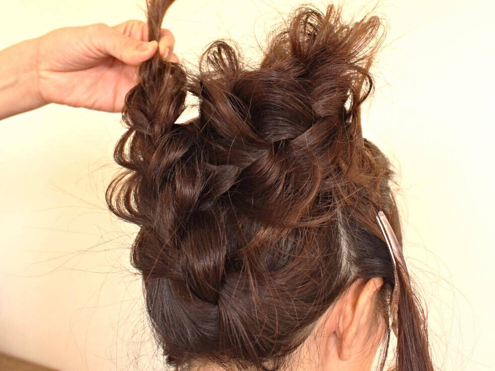 セルフでパーティーヘアに挑戦 ボリュームの華やかさいっぱいのゆるふわアップ 17年2月15日 エキサイトニュース