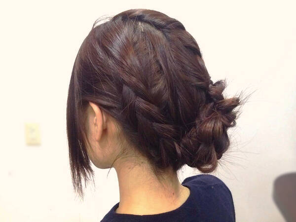 ボリュームばつぐん セミロングでも作れる表編み込み 裏編み込みのアップスタイル 17年5月9日 エキサイトニュース