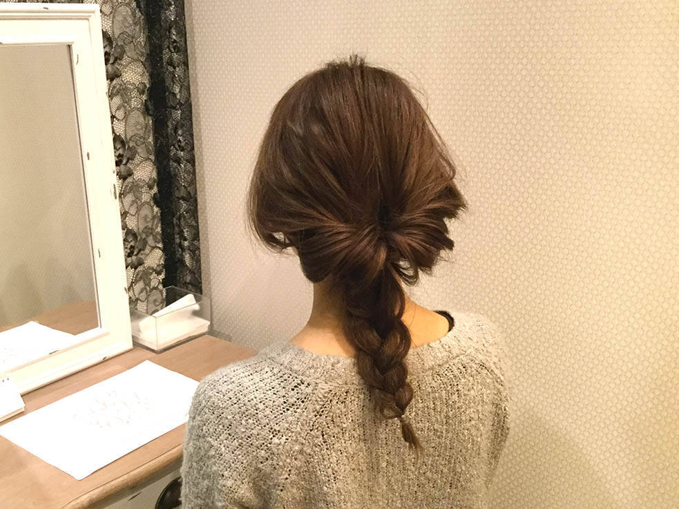 王道プリンセス風ギブソンタック くるりんぱ 三つ編みの簡単アレンジのやり方 17年6月1日 エキサイトニュース