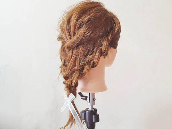 ヘアアレンジで清楚さを手に入れる 両端の編み目がかわいい編み下ろしスタイル 17年8月30日 エキサイトニュース