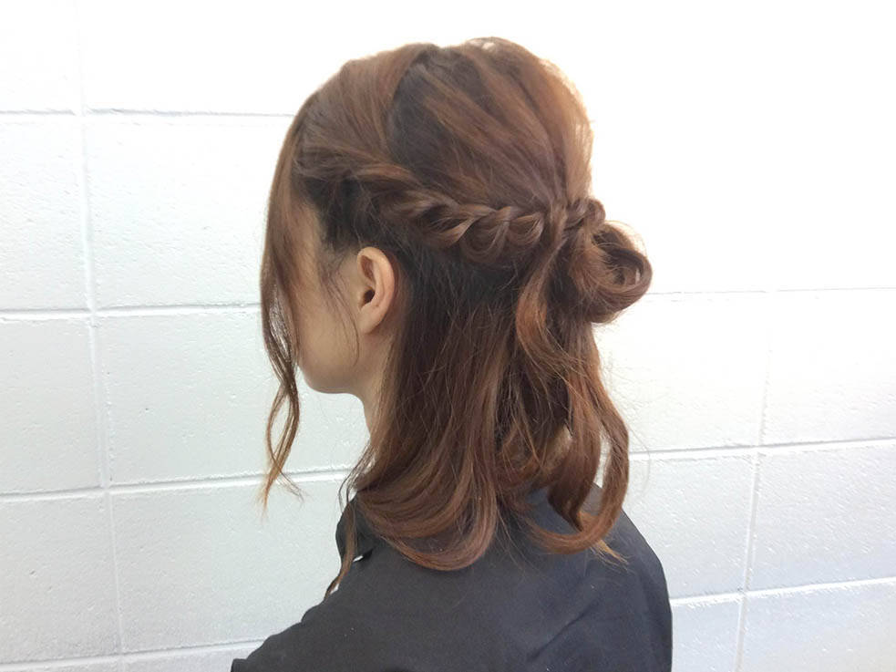 たったの3分で色っぽ女子に変身 ねじり編みで作る簡単ハーフアップアレンジ 17年9月27日 エキサイトニュース たったの3分で色っぽ女子に変身 ねじり編みで作る簡単ハーフアップアレンジ 17年9月27日 エキサイトニュース