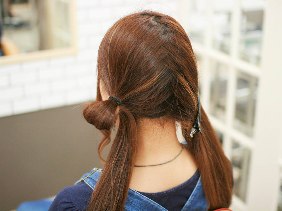 帽子 三つ編みヘアアレンジ ニット帽に似合うフラワーツインお団子ヘアスタイル 17年11月27日 エキサイトニュース